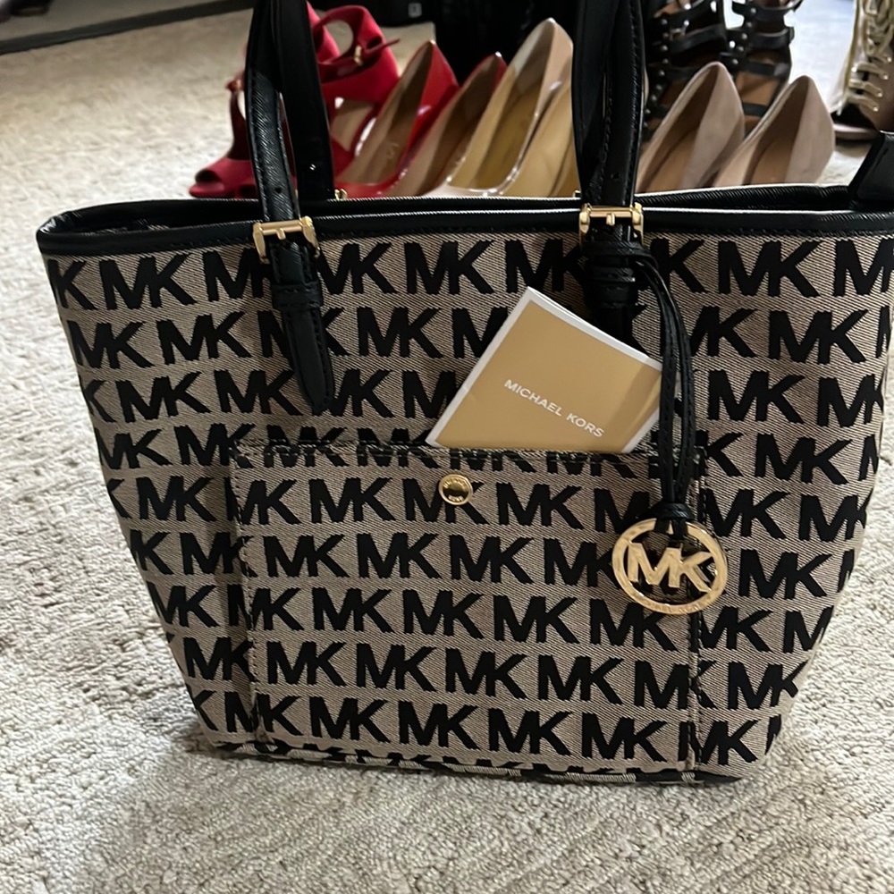 Michael Kors purse very good condition